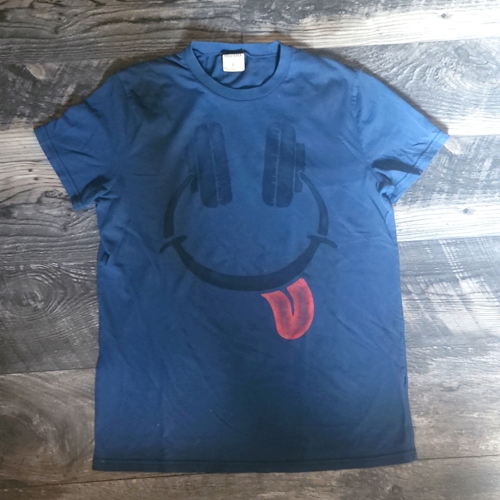 Hollister Rare Tshirt